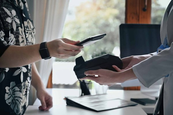 What Are the Best Practices for UK Hotels to Implement Contactless Services?